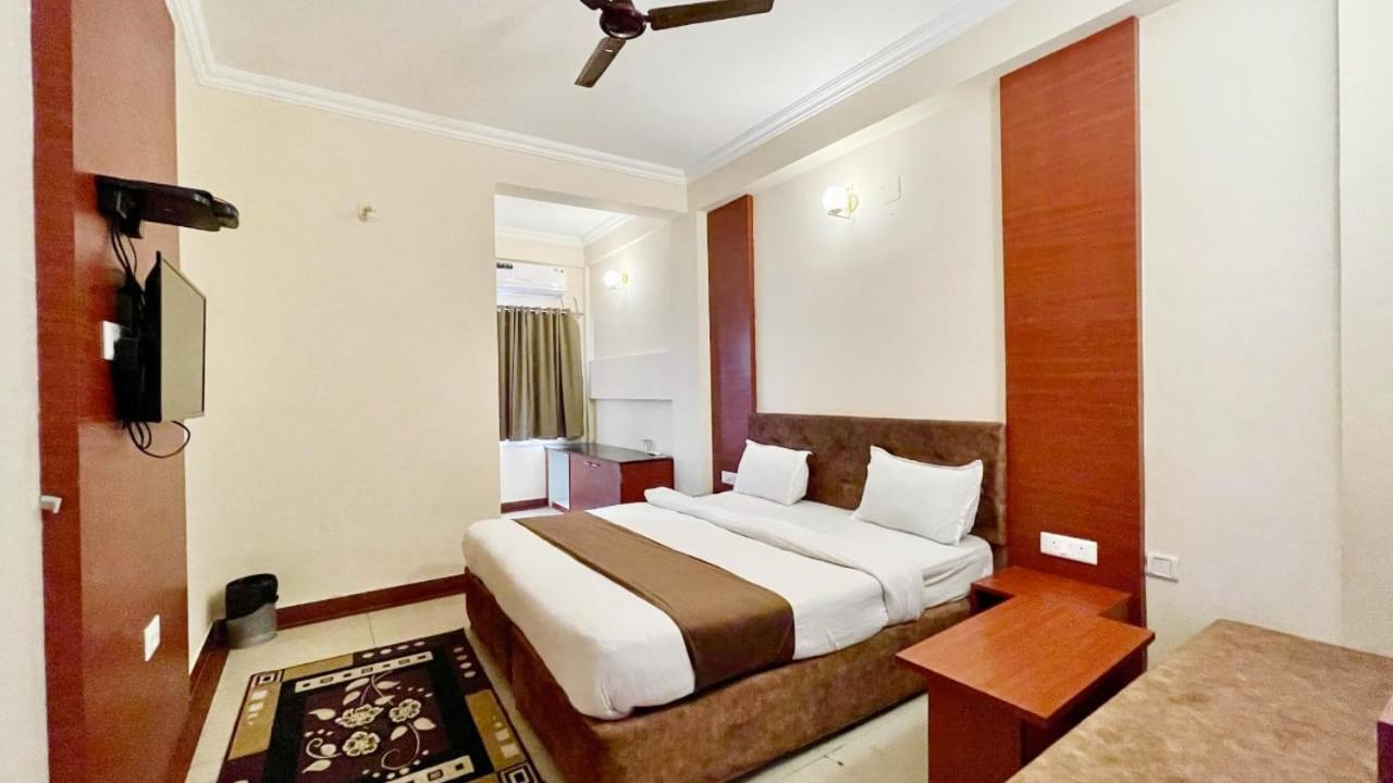 Subham In Near Sea And Jagannth Temple - Restaurant And Lift - Parking Facilities - Fully Air Conditioning - In 4* Puri